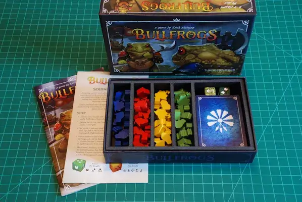 Bullfrogs (2015) board game components