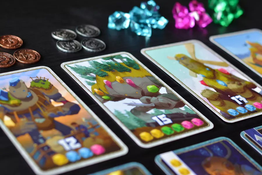 Các thẻ Golem và tinh thể | Nguồn: Board Game Geek