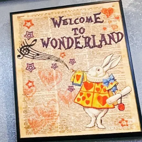 Wonderland Board Games & Drinks Logo