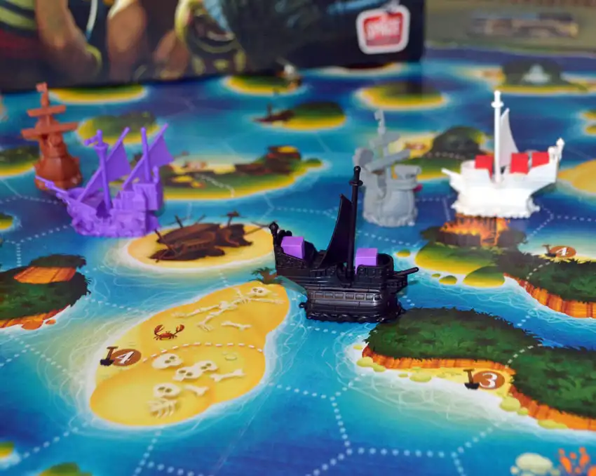 Black Fleet (2014) board game ships | Source: theboardgamefamily.com