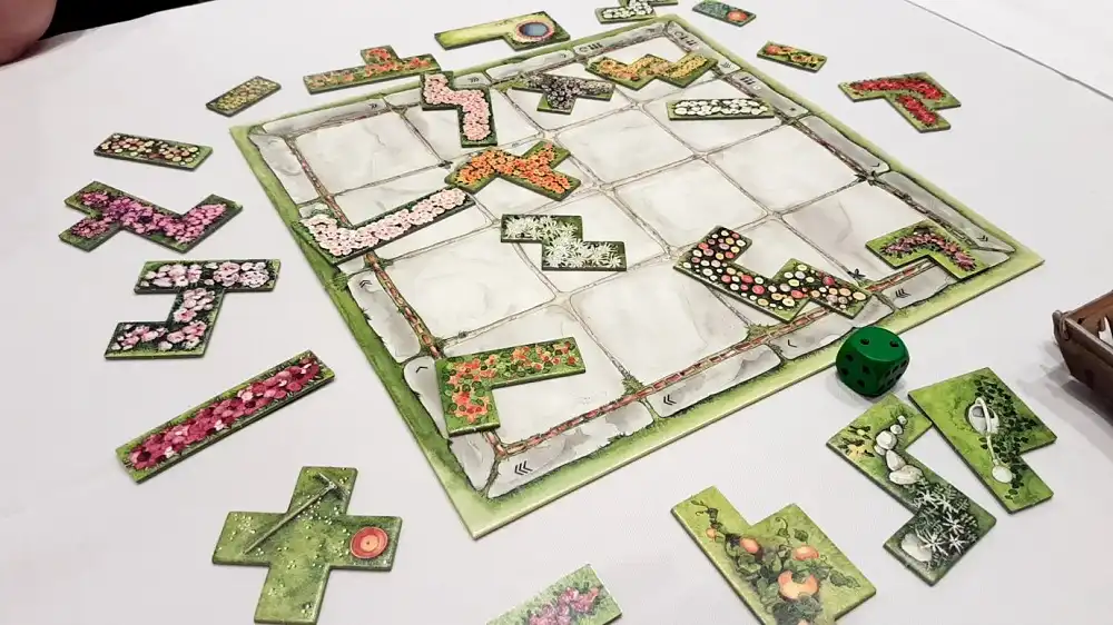 Cottage Garden (2016) board game set up | Source: meeplelikeus.co.uk