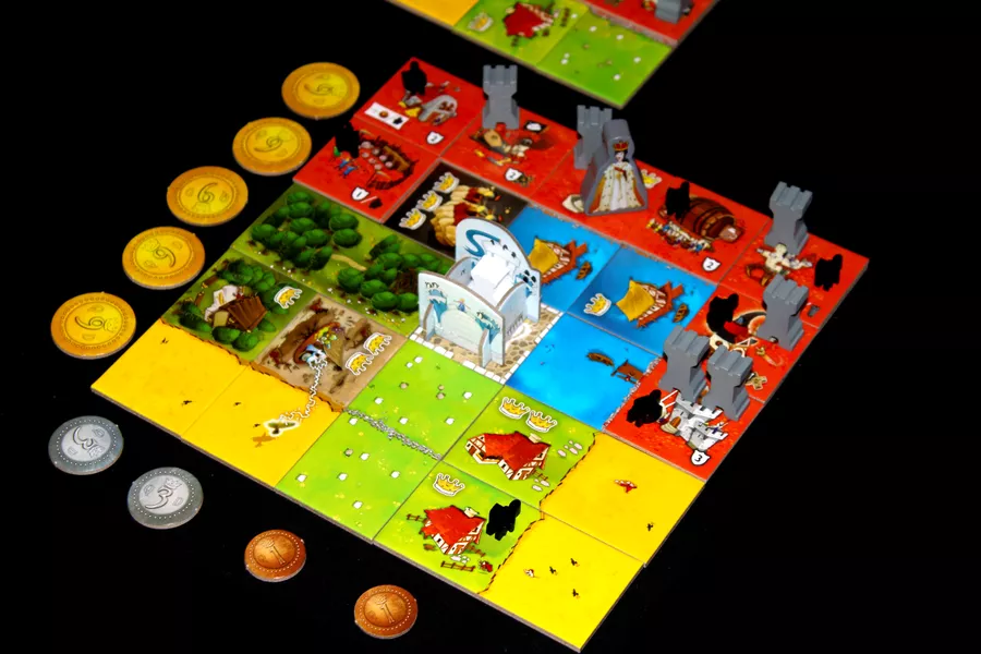 Queendomino (2017) board game close up | Source: Board Game Geek