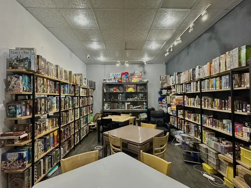 The huge game collection of D20 board game coffee shop