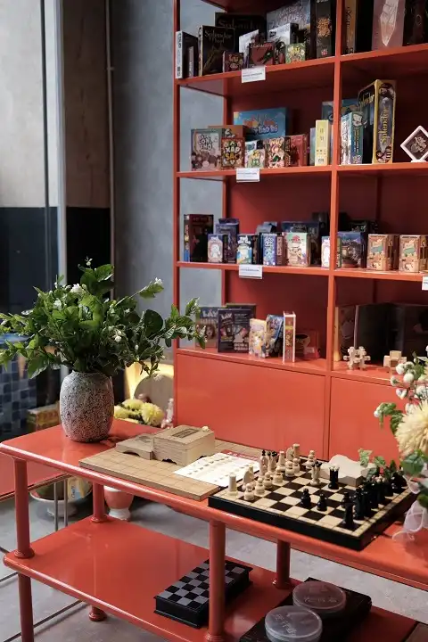 Tủ game của quán Nonomate